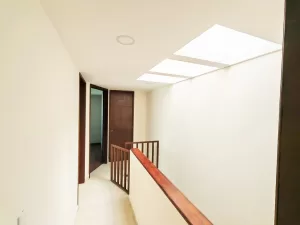 casa con mucha iluminación