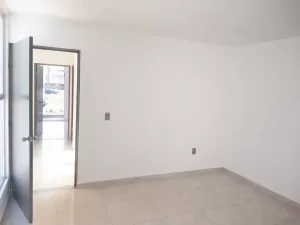 recamara principal con vestidor y baño completo