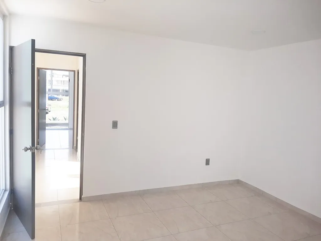 recamara principal con vestidor y baño completo