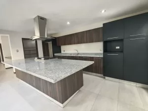 cocina integral con barra de granito