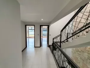 2 recamaras secundarias con vestidor y baño completo cada una