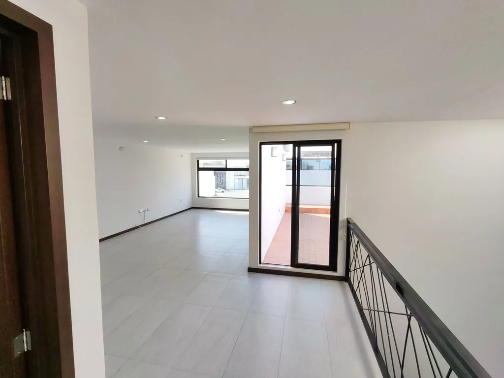 family room con baño