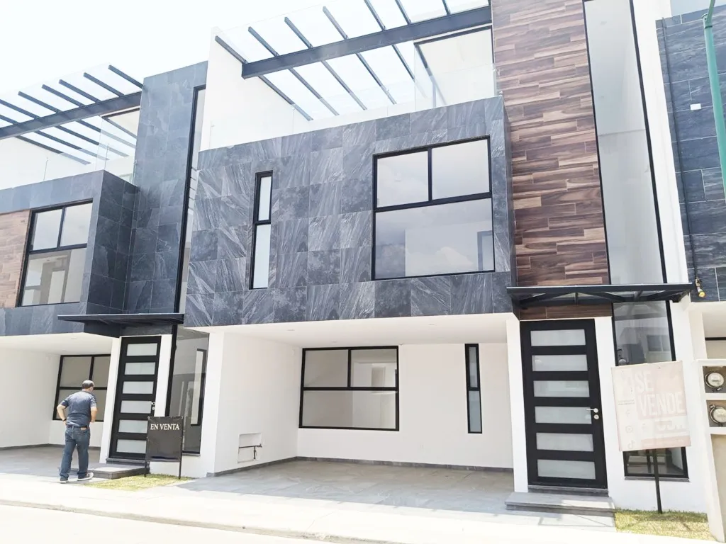 casa de uso semi nueva