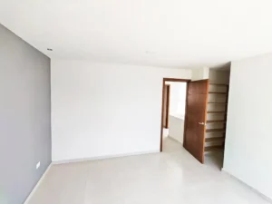 hermosa recamara principal con vestidor y baño completo