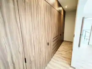 Angelópolis Foresta 64 vestidor y closet de madera importada