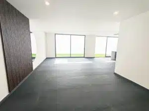 sala comedor muy amplia con iluminación