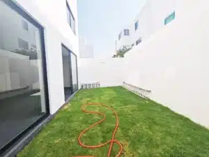 amplio jardín ideal para reuniones