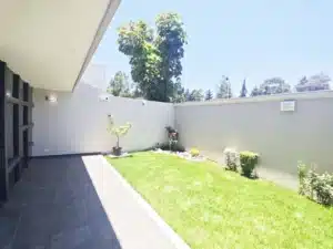 hermoso jardín muy amplio