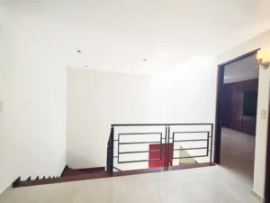 casa remodelada con agradable tamaño