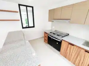 hermosa casa cocina integral con vista al jardín