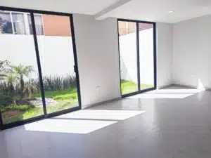 La Vid 48 sala comedor con vista al jardín
