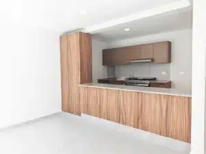 La Vid 48 cocina integral con barra de granito con concepto abierto