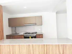 La Vid 48 cocina integral con vista al jardín