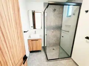 La Vid 48 casa con baños de lujo con cancela de cristal templado