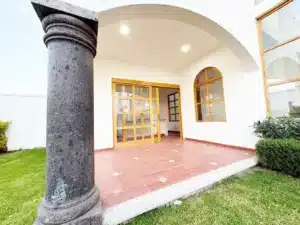 Finca Las Memorias 18 hermoso recibidor contemporáneo y con fuente
