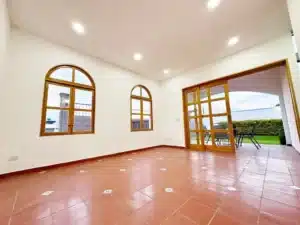 Finca Las Memorias 18 casa con sala comedor y jardín enorme