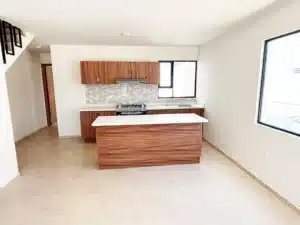 hermosa cocina integral con barra de granito