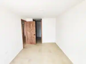 recamara principal con vestidor y baño completo