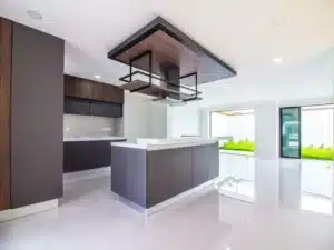 hermosa cocina integral de diseñador