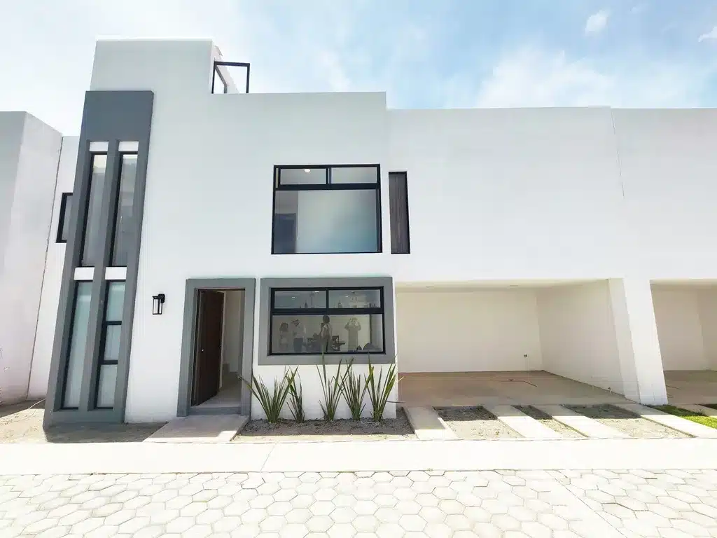 Cholula Casas Conjunto privado de 10 casas frente al parque loro, zona de alta plusvalía