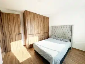 recamara principal con su vestidor y baño completo