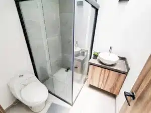 baños con terminados de lujo y con mármol