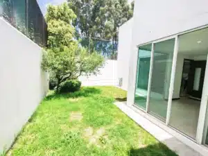 Quetzalcóatl residencial, casa con enorme jardín