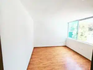 recamara principal con vestidor y baño completo