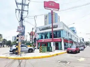 Plaza Sole local comercial en renta con estacionamiento