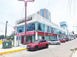 Plaza Sole renta de amplios locales en zavaleta