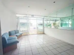Plaza Sole enorme local comercial en renta ideal para negocio de asesorias