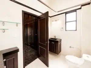 corporativo en venta en zona de negocios y comercial
