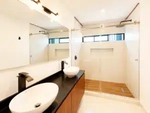 santiago 35 casa con 5 baños todos con terminados premium