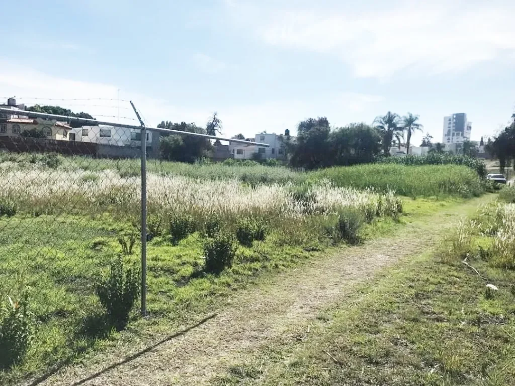 terreno atrás de zavaleta