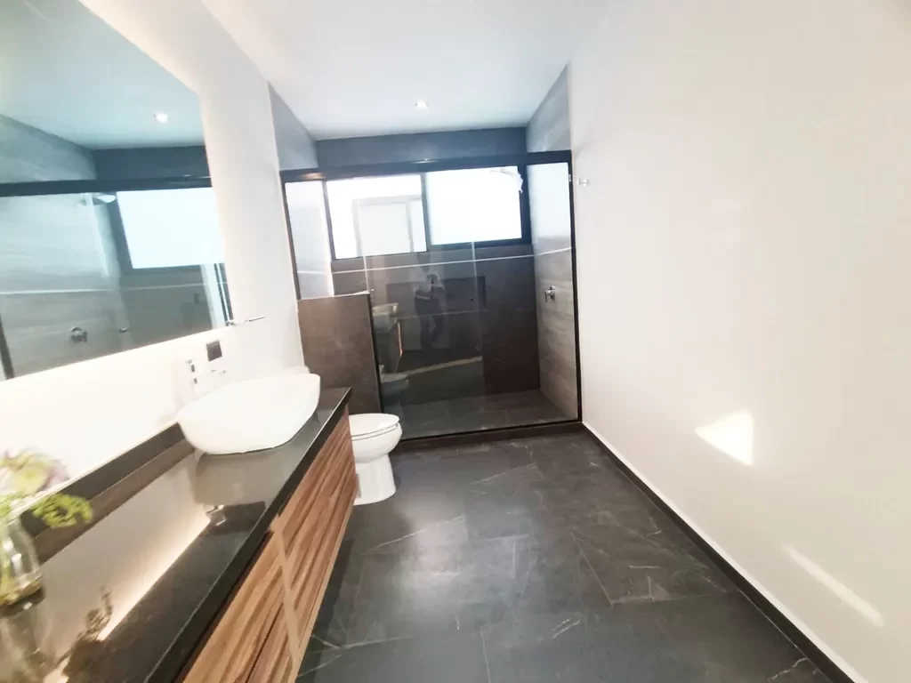 Foresta 5 baño principal con doble lavamanos